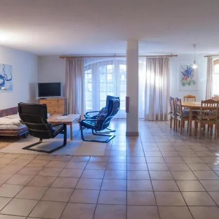 Apartment Geraumige Mit Garten, Zentral Und Ruhig Gelegen *