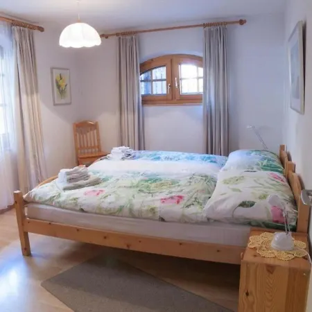 Geraumige Mit Garten, Zentral Und Ruhig Gelegen Apartment